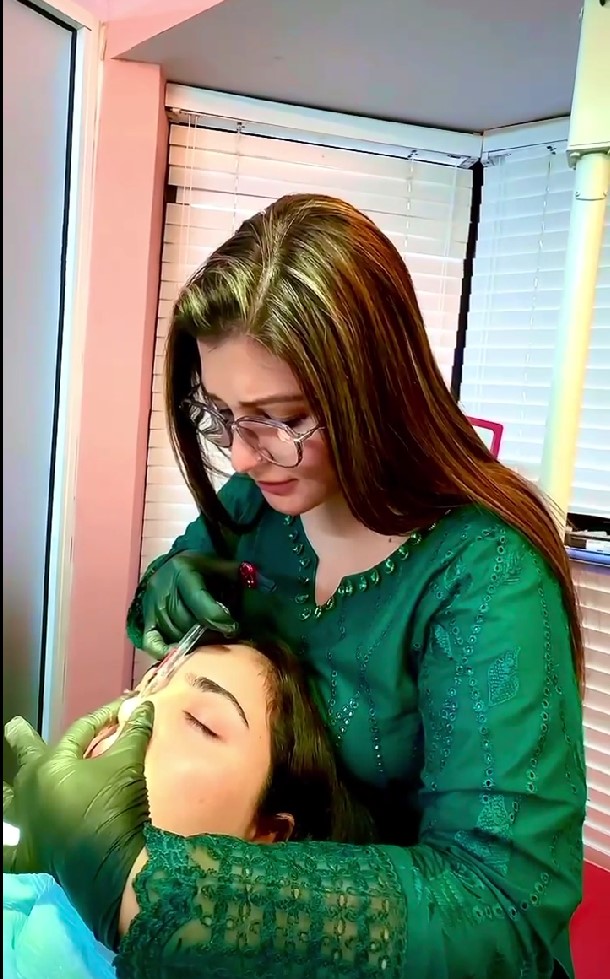 Non-Surgical Nose Job in Islamabad is avaliable in Dermalase clinic Islambad by Dr Shumaila Khan. Book Consultation now!